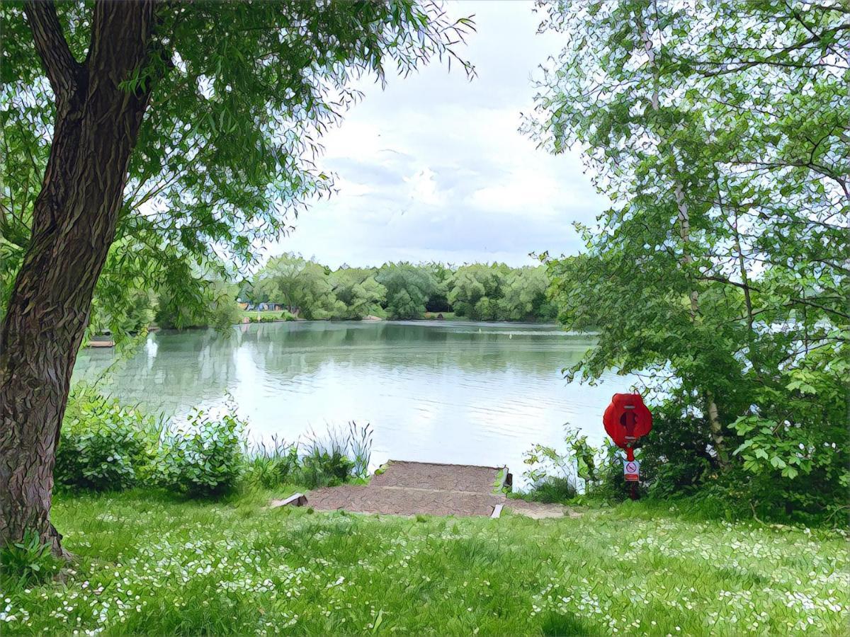 The Lake House, ווקינג מראה חיצוני תמונה